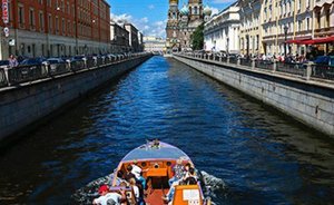 Saint Petersburg: scandalous stadium, white nights and roof tours