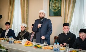 Marjani’s Birthday: cemetery and lunch lecture hall