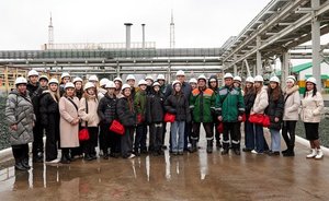 Unusual chemistry lesson held at TAIF-NK production facility for students of school No.10