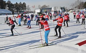 Kazan Marathon 2022: sports fans on ski run