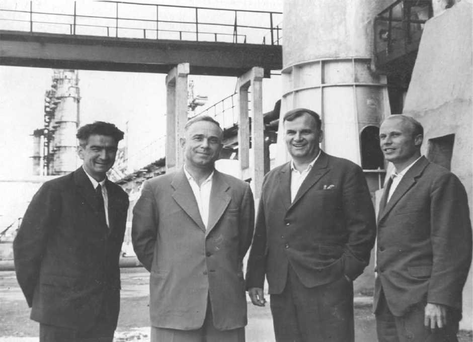Factory officials on the first production day: factory’s Party Bureau Secretary A. Yusupov, Director V. Lushnikov, Chief Engineer O. Ostrov, Project Chief Engineer B. Maslennikov.