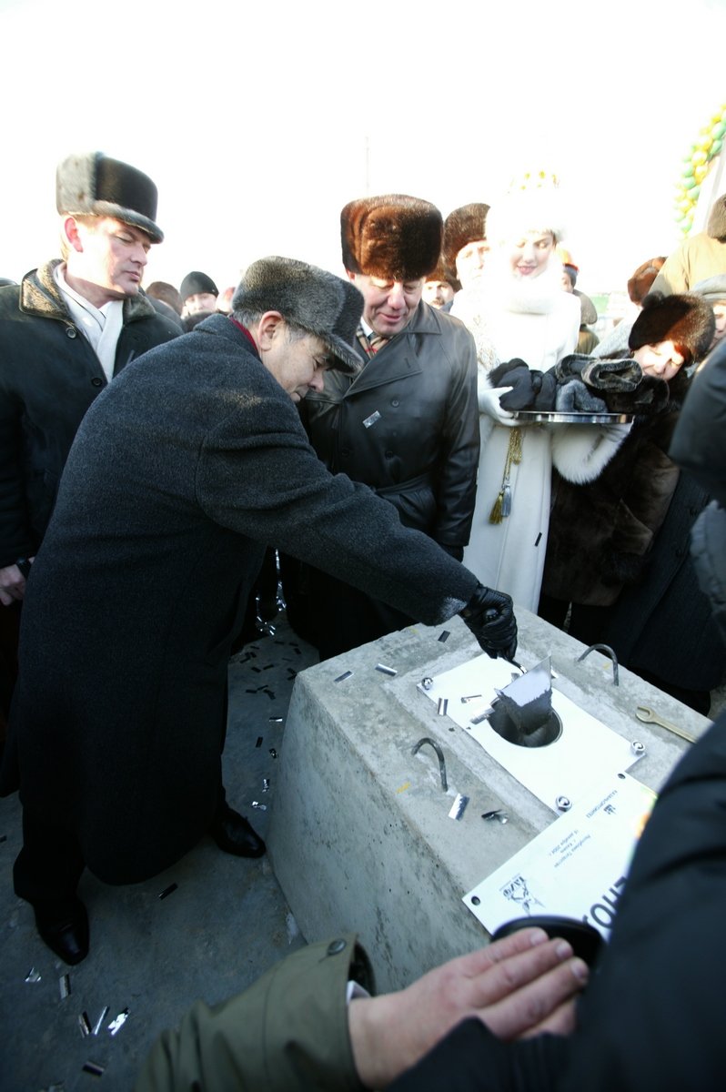 Tatarstan President Mintimer Shaimiev had a capsule with a message for descendants in his hands when the foundation of polycarbonate and bisphenol A plant was laid, 2004.
