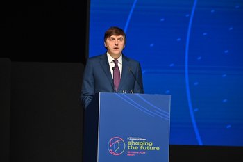 Sergey Kravtsov: ‘Digital technologies are a priority, but they will not replace traditional school’