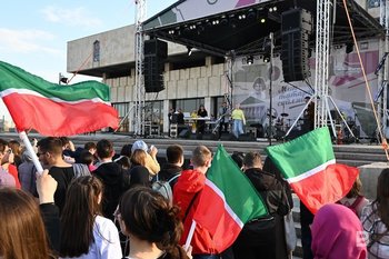 Native tongue echoes over Lake Kaban. What about the city?