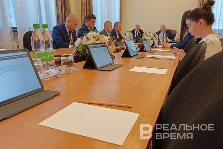 To expand the cemetery, close the strip club, and raise the price of milk: what residents of Tatarstan asking deputies for