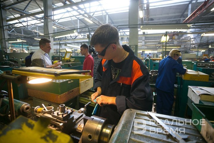 ‘There is not enough work with the younger generation’: why vocational college graduates don’t go to work by trade