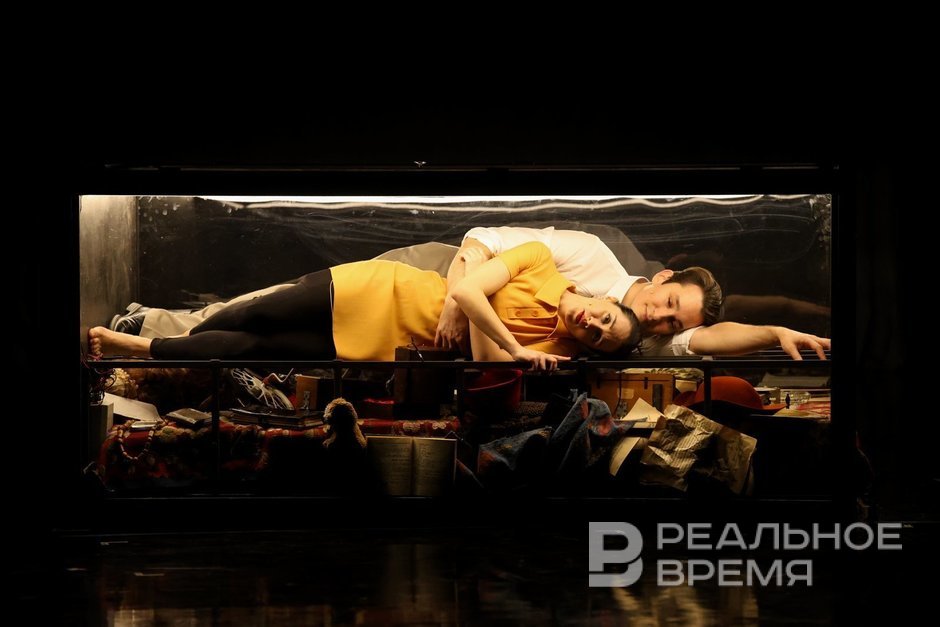 Showcases, Coffins, and Lemonade: Kamalov Staged «The Museum of Innocence»