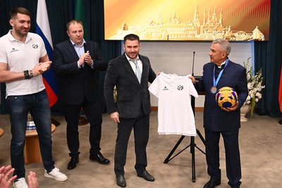Rustam Minnikhanov: “The successes of KOS-Sintez are a contribution to Tatarstan's prestige”