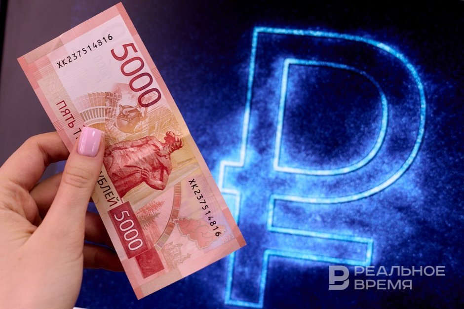 Only 16 regions in Russia have average salaries exceeding 100 thousand rubles